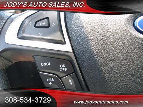 Used 2020 Ford Fusion SE FWD image 13