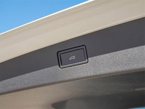 New 2026 Volkswagen Tiguan SEL R-Line image 25