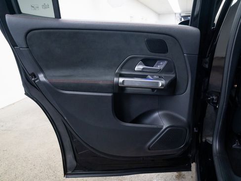 Used 2023 Mercedes-Benz EQB 300 300 image 18