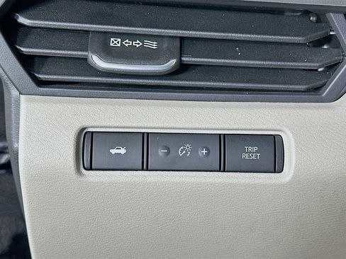 Used 2025 Nissan Altima 2.5 SV image 17