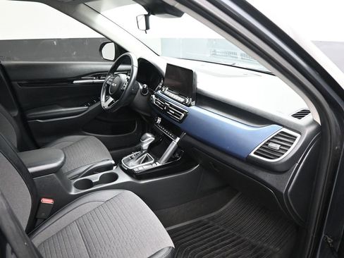 Used 2022 Kia Seltos Nightfall Edition image 12