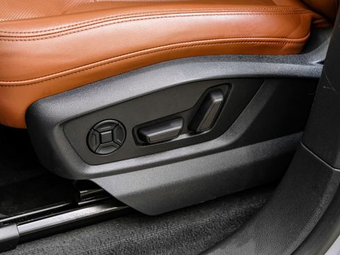 Used 2022 Audi Q8 Premium Plus w/ Premium Plus Package image 36