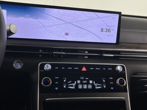 Used 2025 Genesis GV80 2.5T Advanced image 23