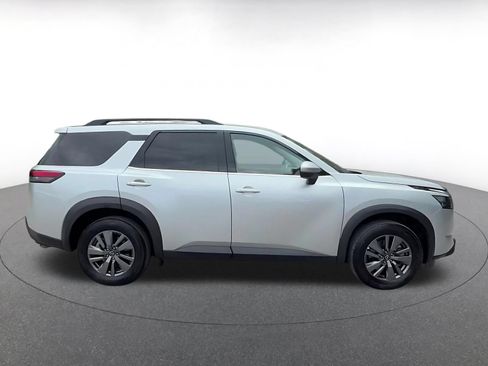 Used 2025 Nissan Pathfinder SV FWD image 13