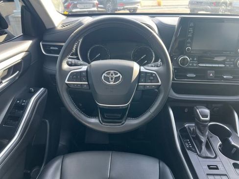 Used 2020 Toyota Highlander XLE image 10