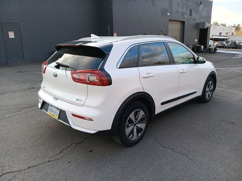 Used 2017 Kia Niro LX image 3