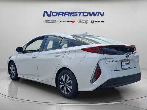 Used 2018 Toyota Prius Prime Premium FWD image 4