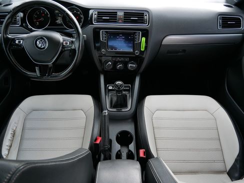 Used 2016 Volkswagen Jetta Sport FWD image 10