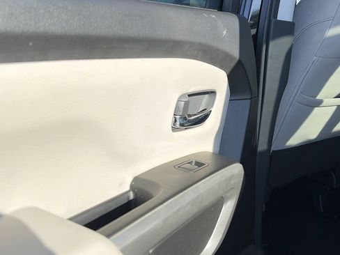 Used 2024 Nissan Titan SV w/ SV Convenience Package image 31