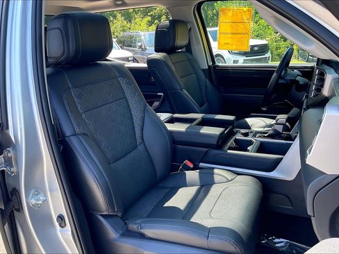 Used 2024 Toyota Tundra Limited AWD/4WD image 7