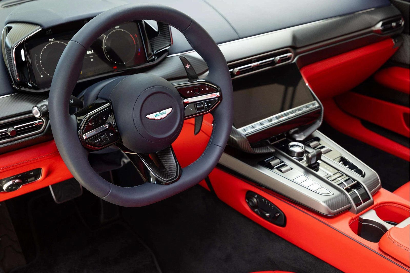 New 2026 Aston Martin Vanquish Convertible RWD image 28
