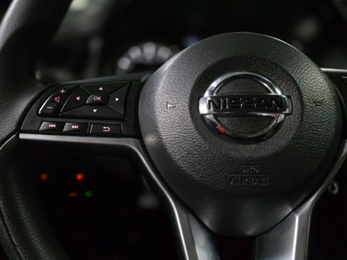 Used 2020 Nissan Rogue S image 18