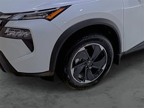 Used 2026 Nissan Rogue SV AWD/4WD image 7