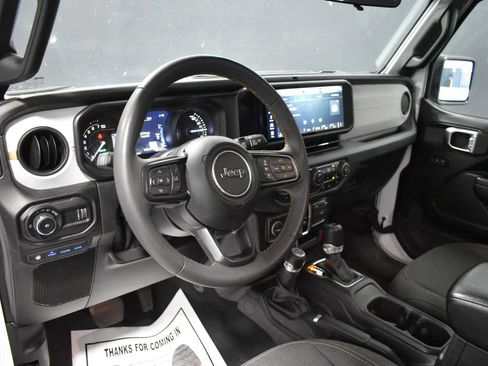Used 2024 Jeep Wrangler Unlimited AWD/4WD image 4