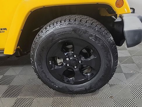 Used 2015 Jeep Wrangler Unlimited Sahara AWD/4WD image 3