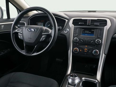 Used 2018 Ford Fusion SE FWD image 23