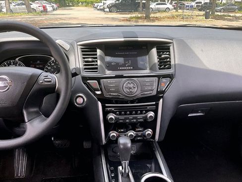 Used 2020 Nissan Pathfinder S FWD image 9