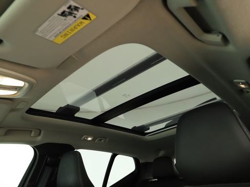 Used 2024 Volvo XC40 B5 Ultimate w/ Protection Package Premier AWD/4WD image 24