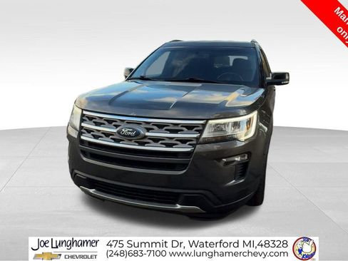 Used 2018 Ford Explorer XLT w/ Equipment Group 201A image 3