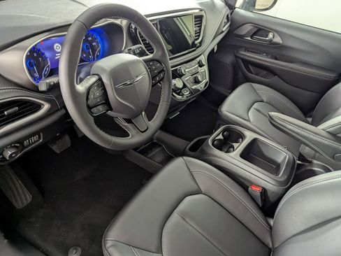 New 2026 Chrysler Pacifica Select w/ S Appearance Package image 11