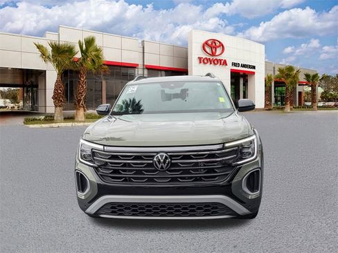 Used 2024 Volkswagen Atlas Peak Edition SE image 9