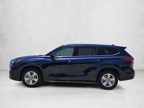 Used 2021 Toyota Highlander LE FWD image 8