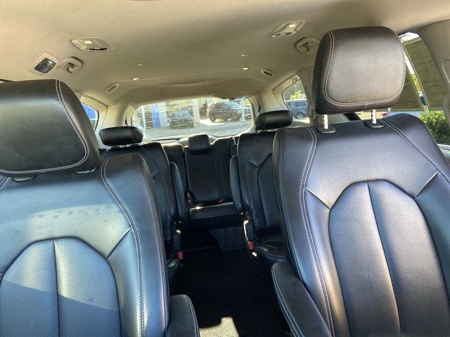 Used 2023 Chrysler Pacifica Touring-L FWD image 19