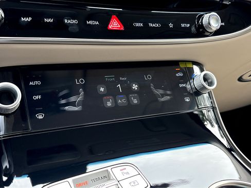 New 2026 Genesis GV70 2.5T image 9