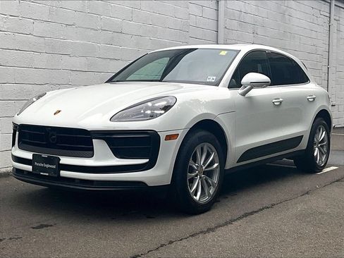 Certified 2024 Porsche Macan AWD/4WD image 1
