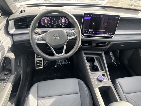 New 2026 Volkswagen Tiguan SE R-Line image 8