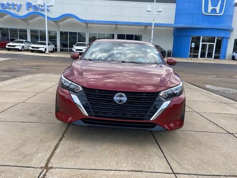 Used 2025 Nissan Sentra SV w/ SV Premium Package FWD image 3
