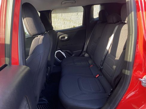 Used 2019 Jeep Renegade Latitude w/ Cold Weather Group image 15