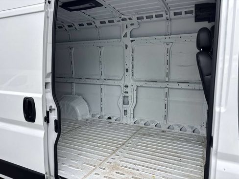 Used 2026 RAM ProMaster 2500 w/ Convenience Group FWD image 16