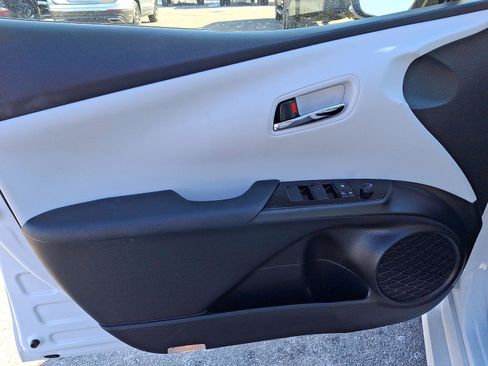 Used 2022 Toyota Prius XLE image 13