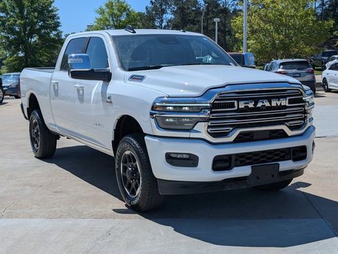 Used 2026 RAM 2500 Laramie AWD/4WD image 3