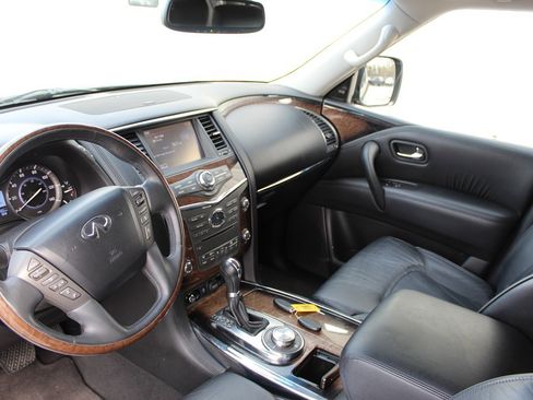 Used 2014 INFINITI QX80 4WD w/ Deluxe Touring Package image 8