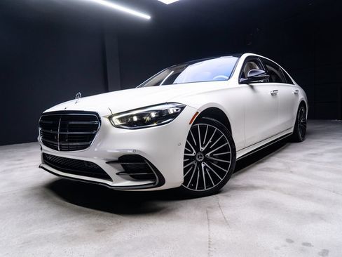 Used 2023 Mercedes-Benz S 580 4MATIC Sedan image 2