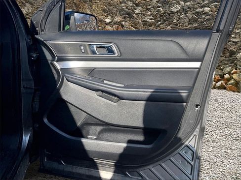 Used 2017 Ford Explorer XLT w/ Equipment Group 202A image 20