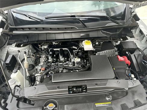 Used 2025 Nissan Pathfinder SV image 18