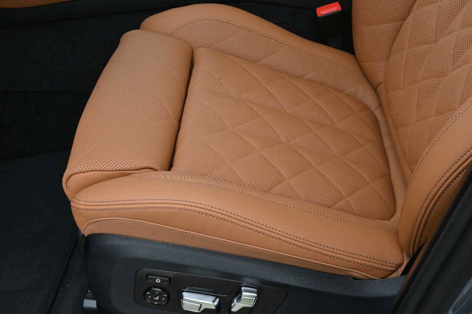 Used 2026 BMW X5 xDrive50e w/ Executive Package AWD/4WD image 28
