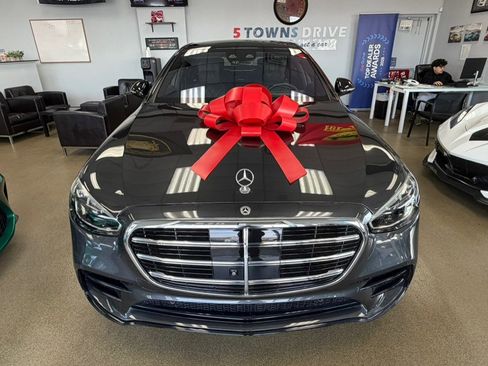 Used 2022 Mercedes-Benz S 580 4MATIC Sedan w/ AMG Line Package image 7