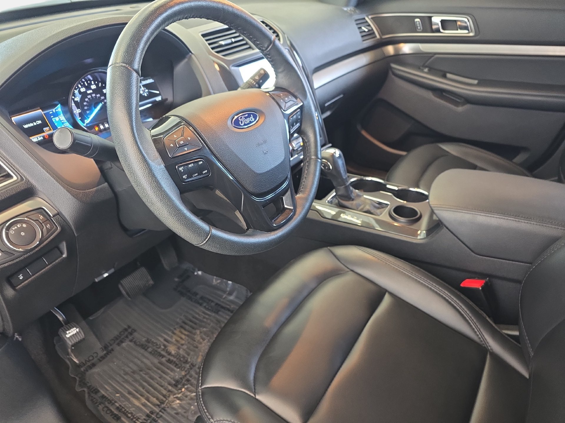 Used 2019 Ford Explorer XLT w/ Equipment Group 202A FWD image 16