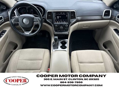 Used 2018 Jeep Grand Cherokee Laredo RWD image 21