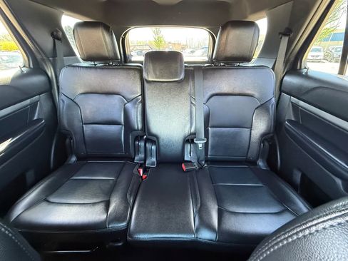 Used 2018 Ford Explorer XLT w/ Equipment Group 202A AWD/4WD image 43