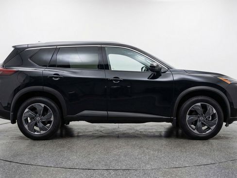 Used 2025 Nissan Rogue SV FWD image 11