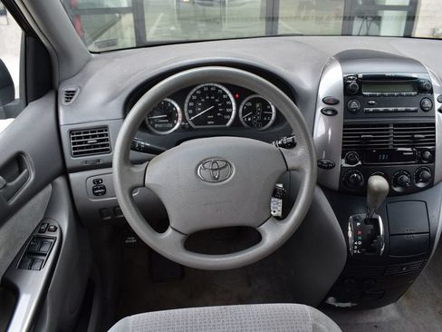 Used 2010 Toyota Sienna CE FWD image 24