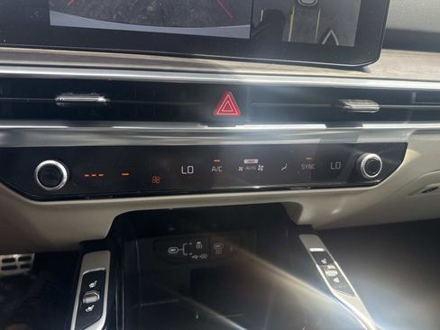 Used 2025 Kia Sorento SX AWD/4WD image 18