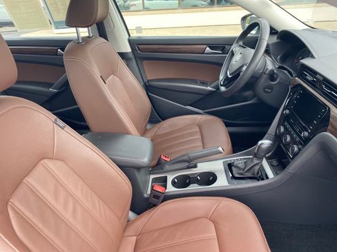 Used 2022 Volkswagen Passat 2.0T image 8