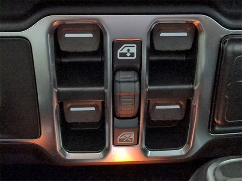 New 2025 Jeep Gladiator Sport image 22