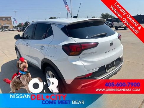 Used 2024 Buick Encore GX Preferred w/ Comfort Package FWD image 3